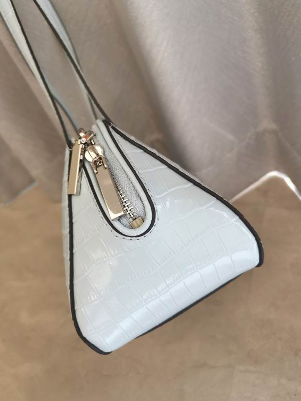 891E 32X13.5X11cm TB 5