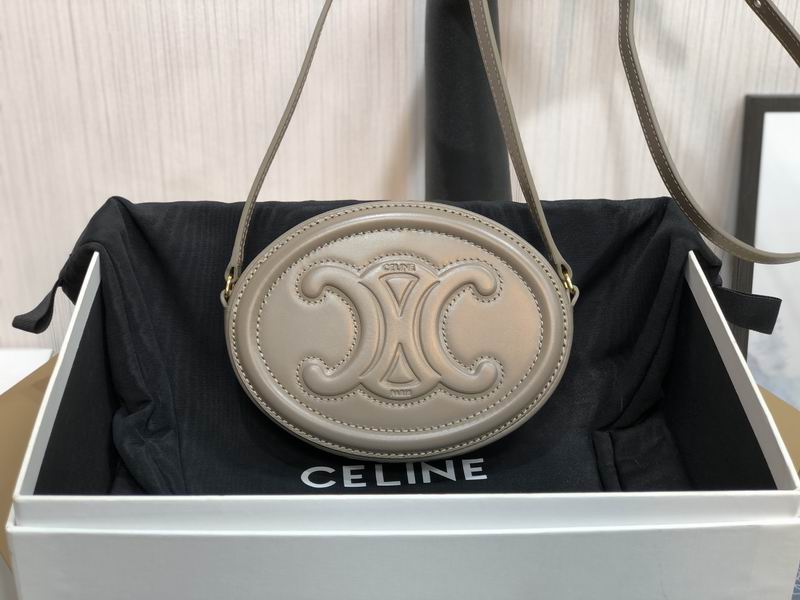 Cuir Triomphe 16x12.5x4cm ss 02(11)_