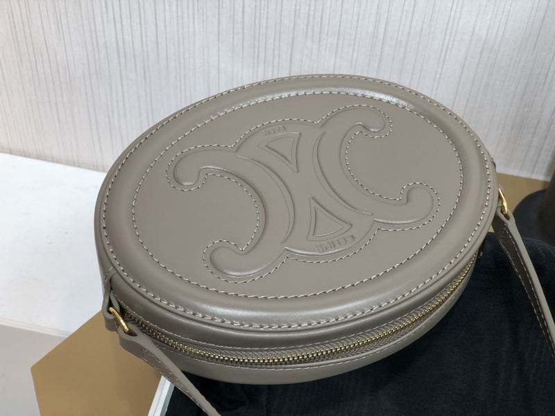 Cuir Triomphe 16x12.5x4cm ss 02(15)_