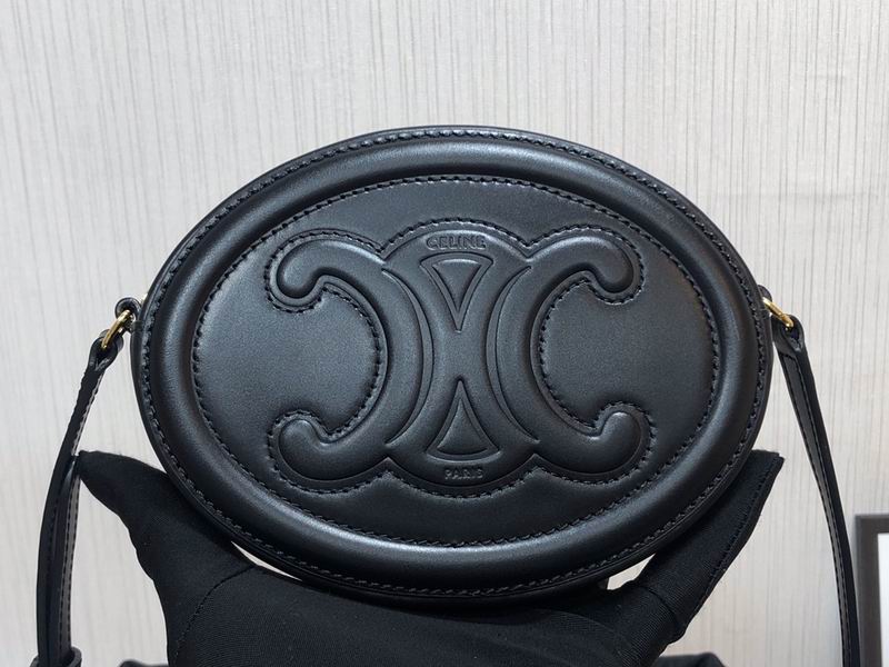 Cuir Triomphe 16x12.5x4cm ss 02(21)_