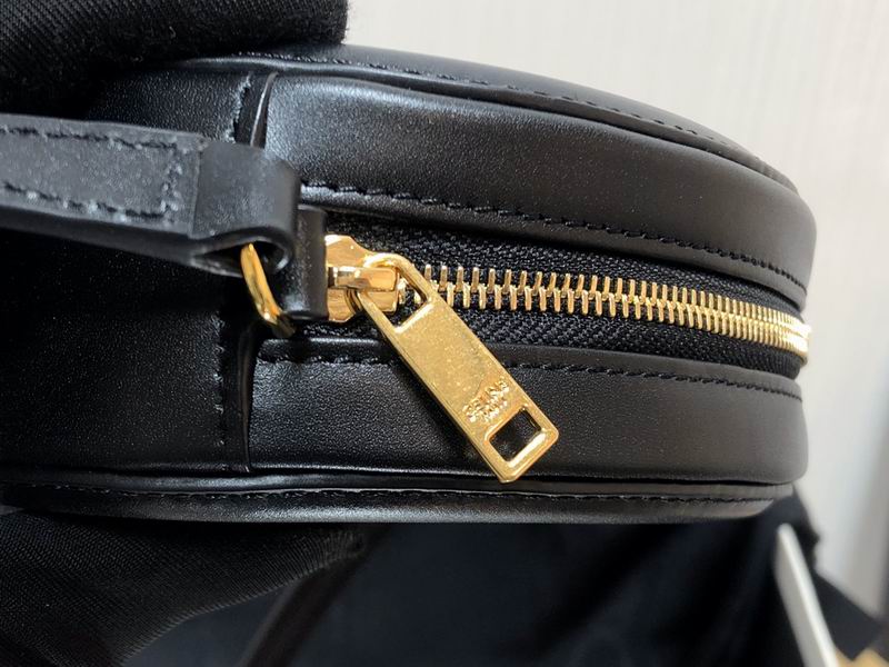 Cuir Triomphe 16x12.5x4cm ss 02(23)_