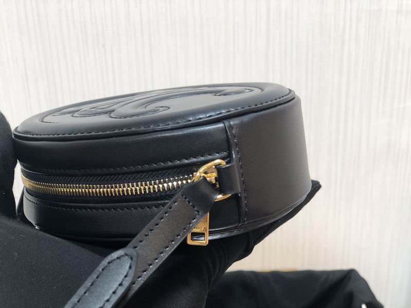 Cuir Triomphe 16x12.5x4cm ss 02(24)_