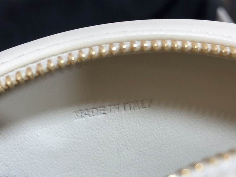 Cuir Triomphe 16x12.5x4cm ss 02(28)_