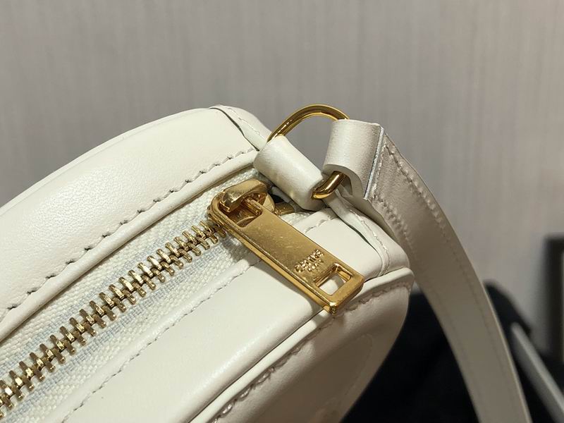 Cuir Triomphe 16x12.5x4cm ss 02(30)_