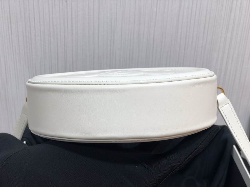 Cuir Triomphe 16x12.5x4cm ss 02(32)_