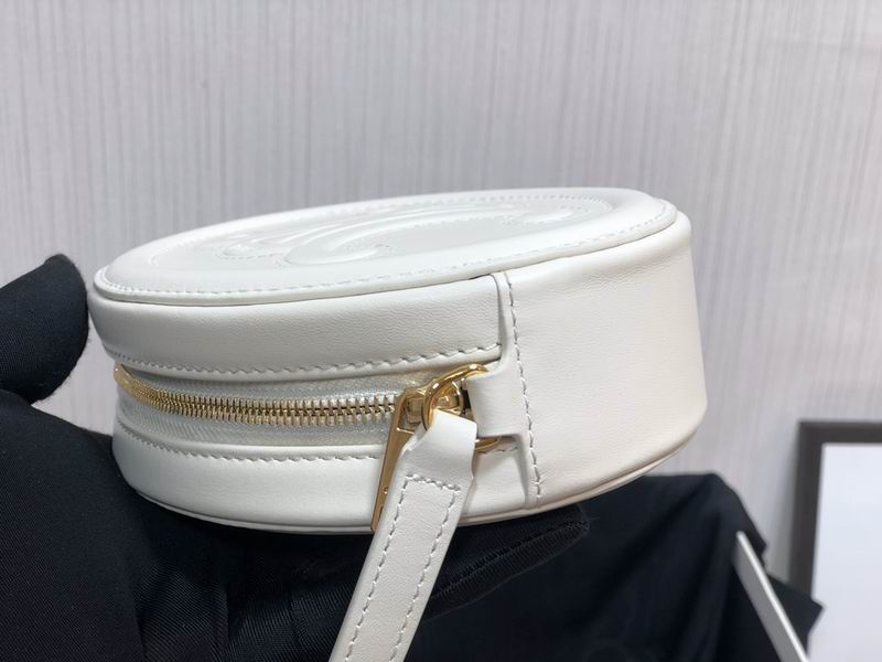 Cuir Triomphe 16x12.5x4cm ss 02(33)_