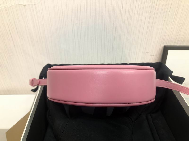 Cuir Triomphe 16x12.5x4cm ss 02(37)_