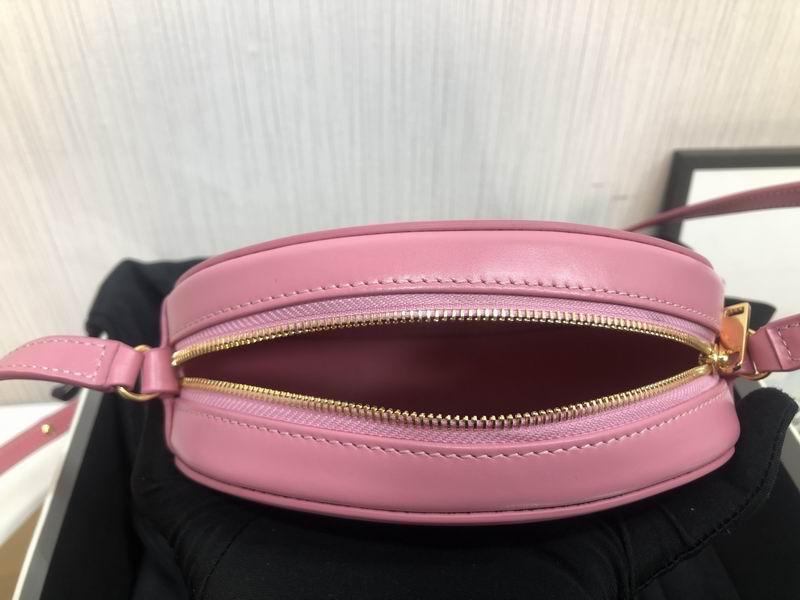 Cuir Triomphe 16x12.5x4cm ss 02(6)_