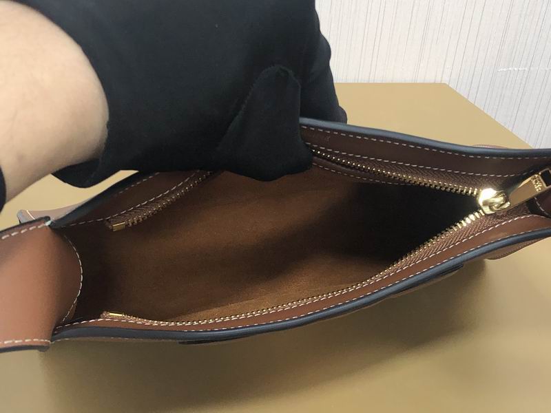 Cuir Triomphe 198153 24x13x5cm ss 04(18)_