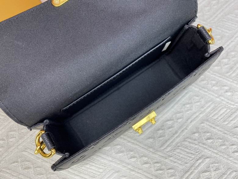 M82637 M82836 19X11X5.5cm YG 2色 18