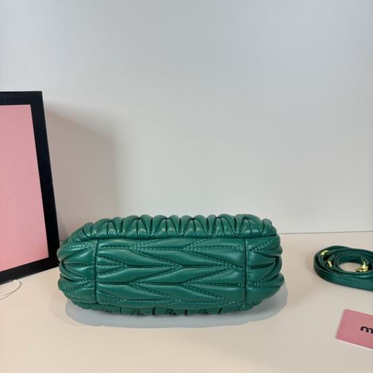 Miumiu 803 21x22x7cm zy3_5