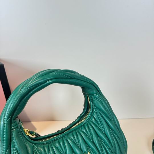 Miumiu 803 21x22x7cm zy3_6