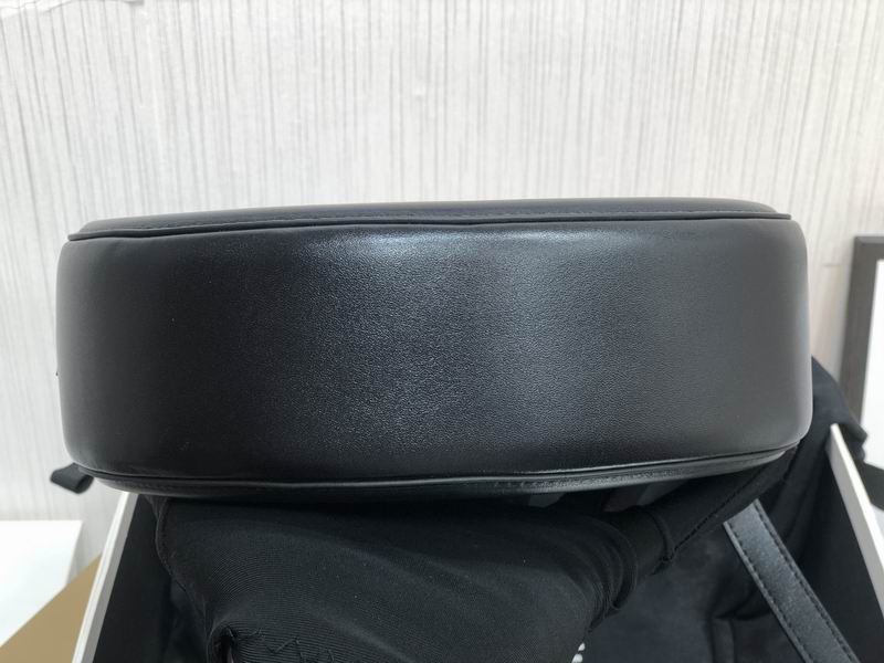 Oval Cuir Triomphe 20x15x6cm ss 01 (15)_