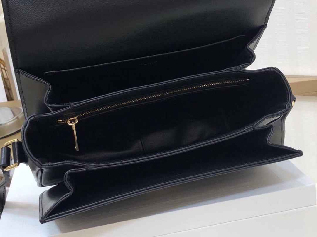 Triomphe 188423 22x16.5x7cm ss 10(2)_