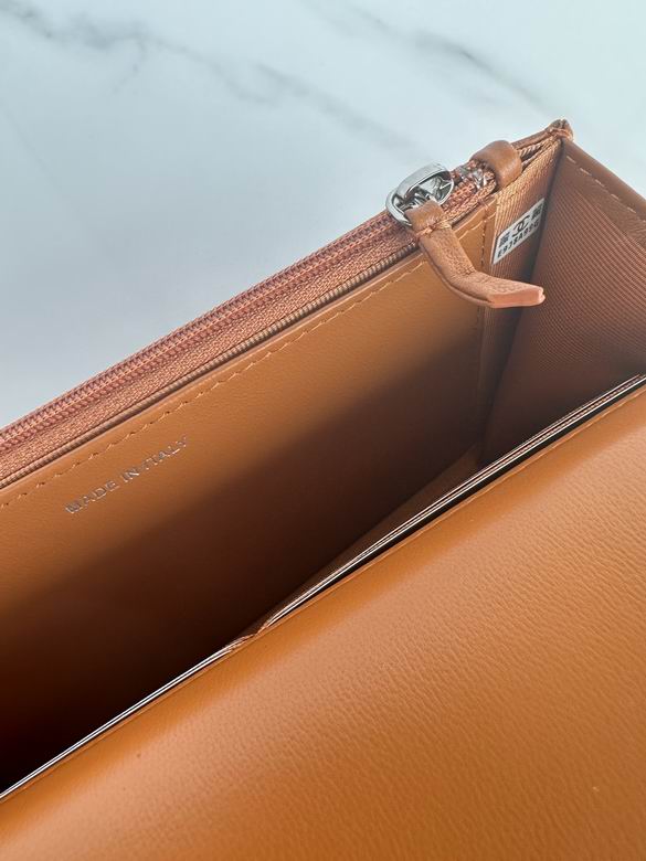 0957 19X11.5X7cm BL 6 (8)