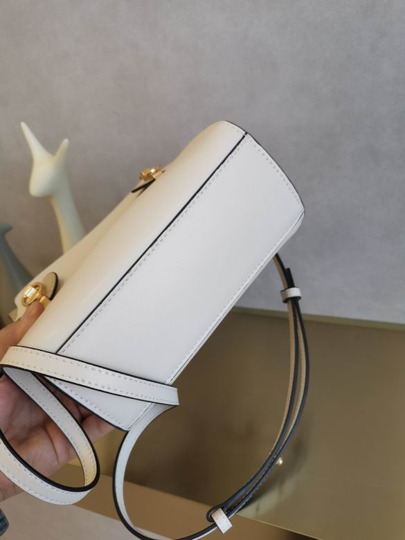 334 19X16.5X8.5cm TB 4