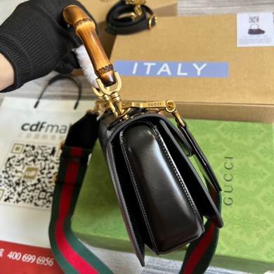 675797 21X15X7cm MP 4 (3)