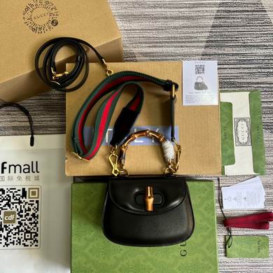 686864 17X12X7.5cm MP 4 (1)