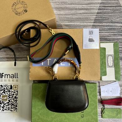 686864 17X12X7.5cm MP 4 (2)