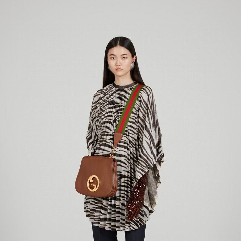 721172 29X22X7cm MP 5 (8)