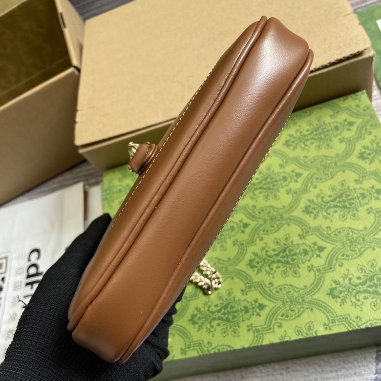 782889 19.5X18X3.5cm MP 5