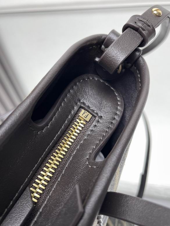 8100 23X19.5X15cm H 3色 22