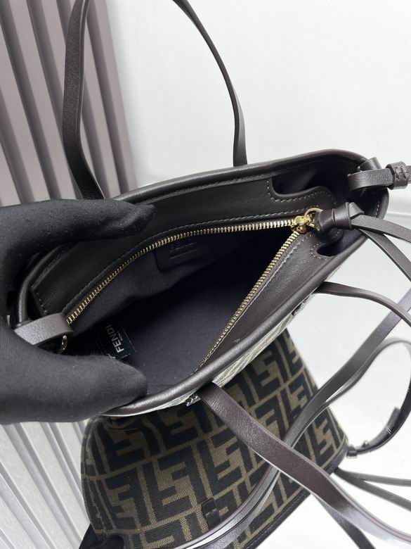 8100 23X19.5X15cm H 3色 23