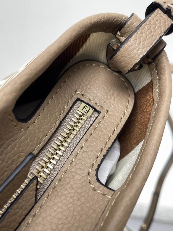 8100 23X19.5X15cm H 3色 5