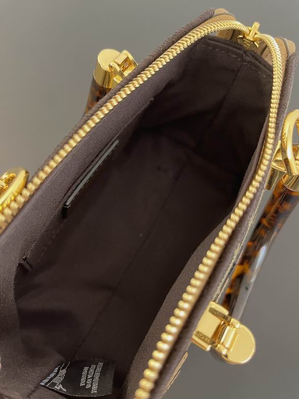 83315B68 17.5X18X8cm H 6