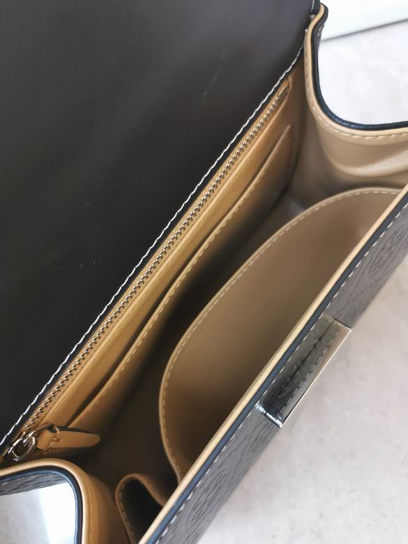 902 22.5X18X8cm TB 3