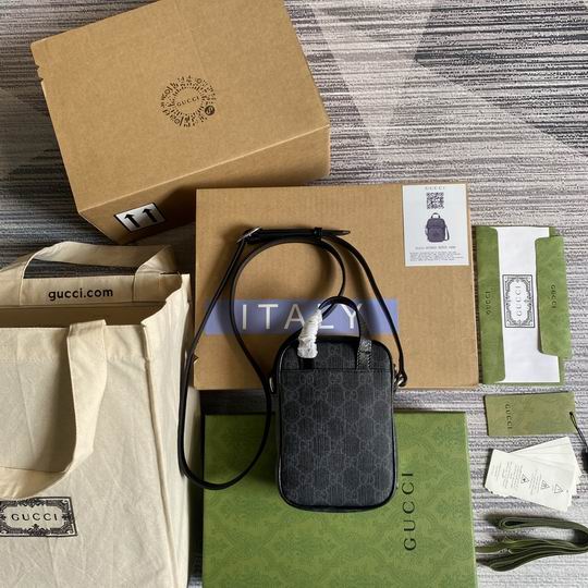 Gucci 672952 12x16x7cm CN (2)