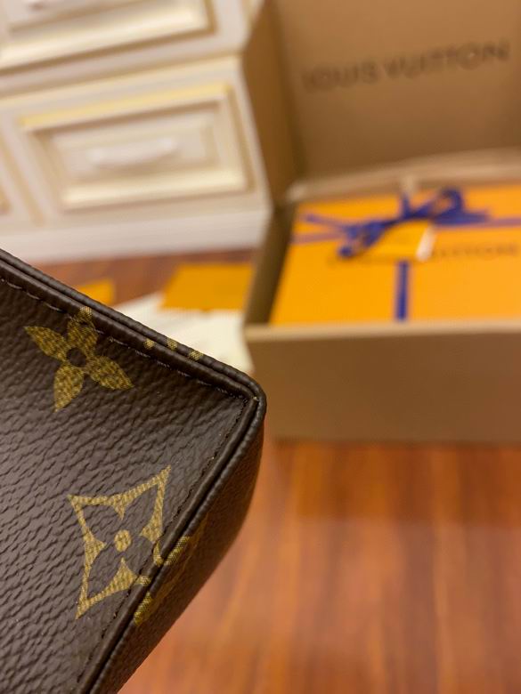 M47542 25X20X5.5cm YG 4