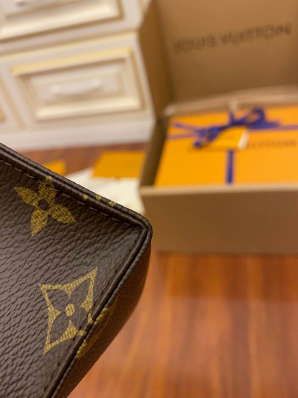 M47542 25X20X5.5cm YG 8