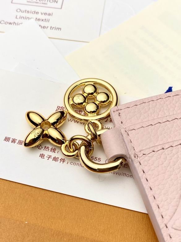 M82132 10.2X7.3X0.3cm YG 7