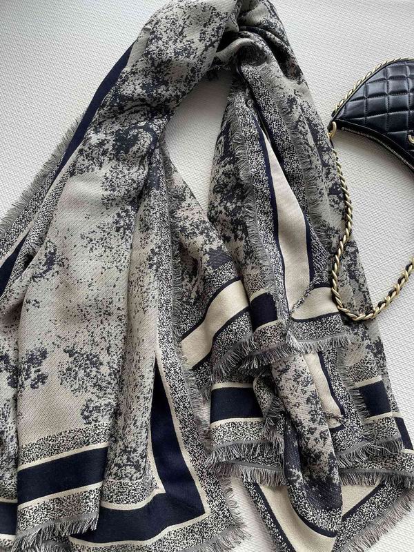 Dior 140X140cm 42%真丝42%羊毛16%棉 E39