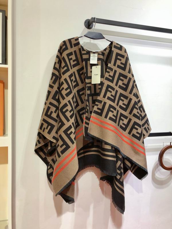 Fendi cloak 140X140cm 51%羊毛49%羊绒 E091123