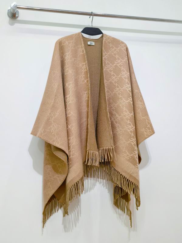 Fendi cloak 145X155cm 51%羊毛49%羊绒 E100817