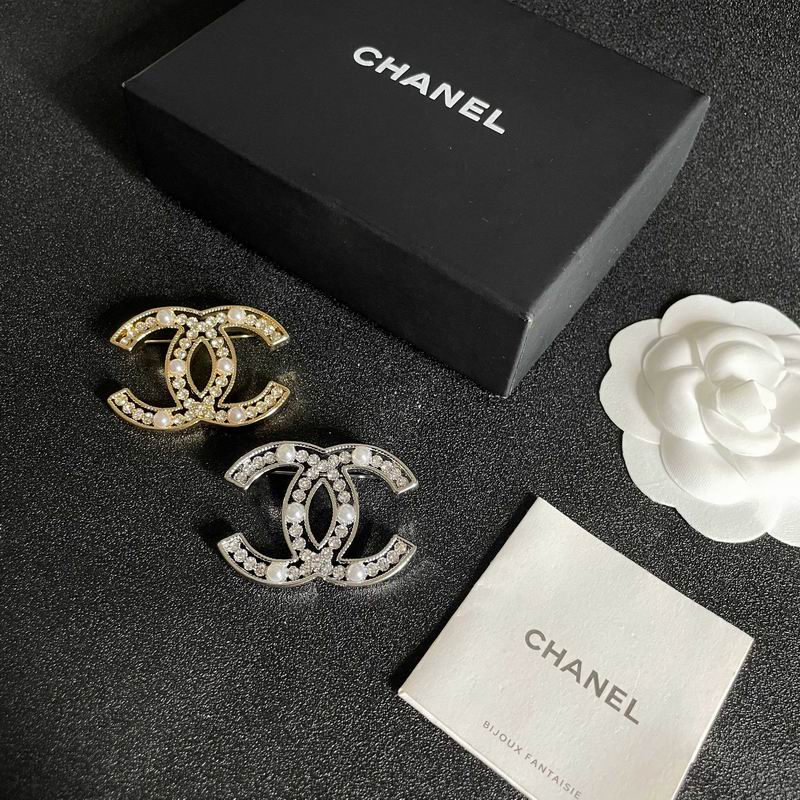 Chanel Brooch 10yxx11