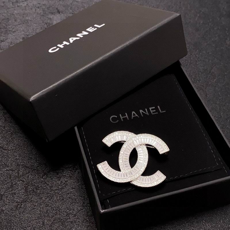 Chanel Brooch 10yxx74