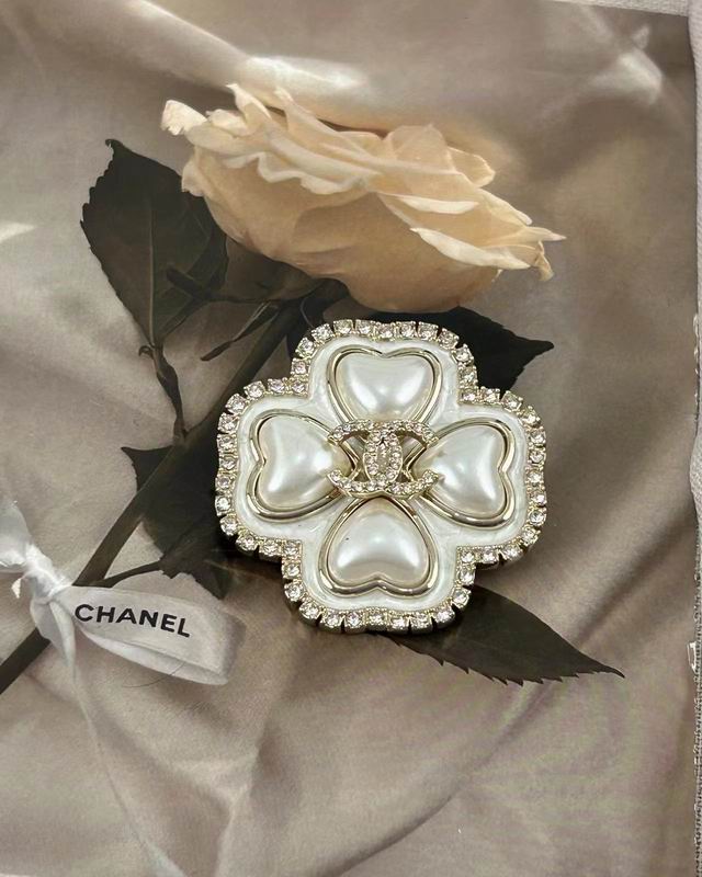 Chanel Brooch 11yxx156