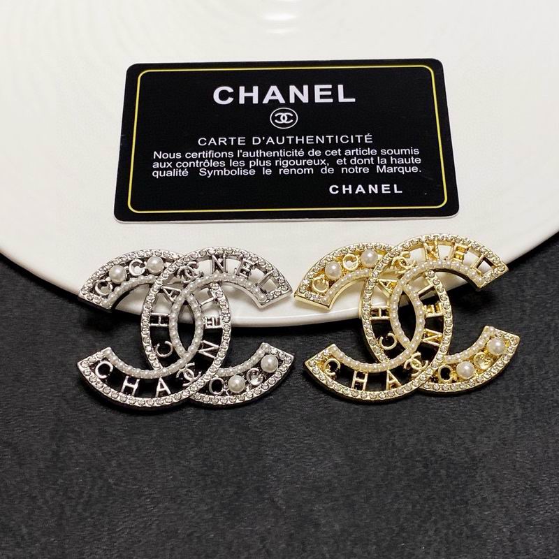 Chanel Brooch 12yxx310