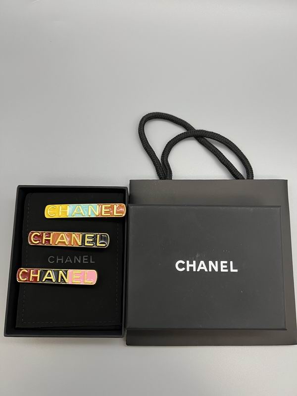 Chanel Brooch 12yxx313