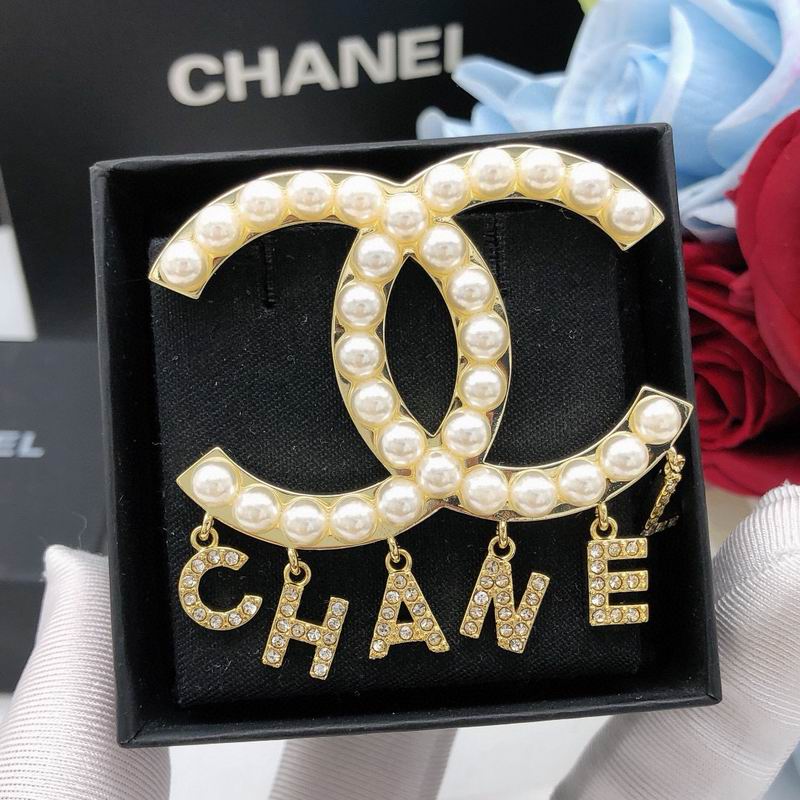 Chanel Brooch 12yxx321