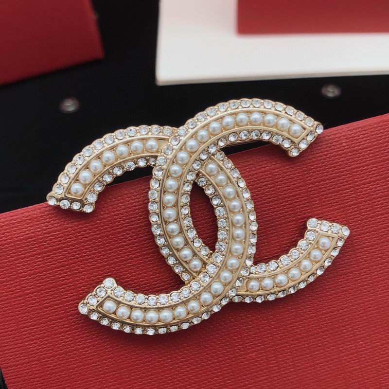 Chanel Brooch 12yxx324