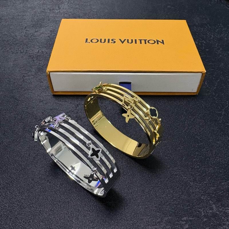 Lv Bracelet 02yxs10