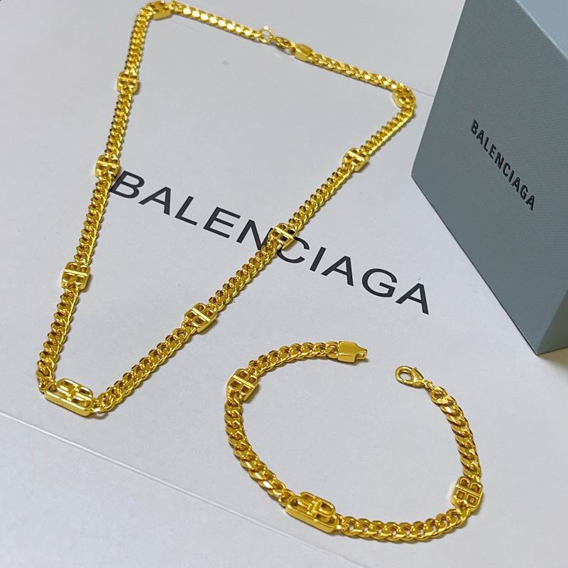 Balenciaga Suits 05yxs01