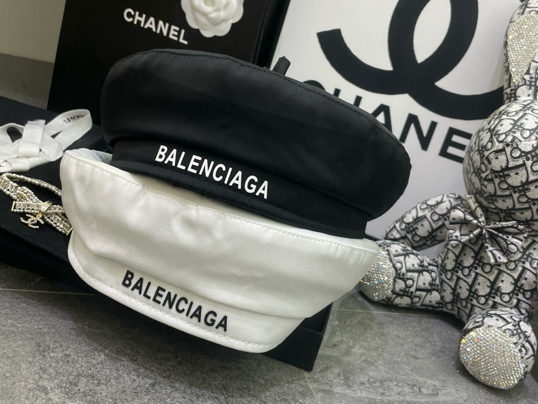Balenciaga beret dx14