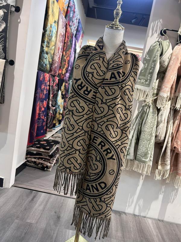Burberry scarf E03