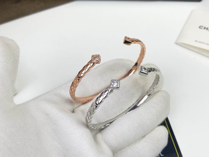 Chanel Bracelet 04yxs107