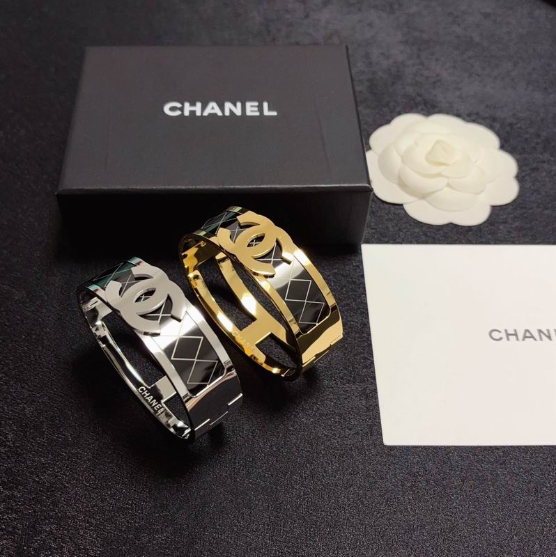 Chanel Bracelet 04yxs61